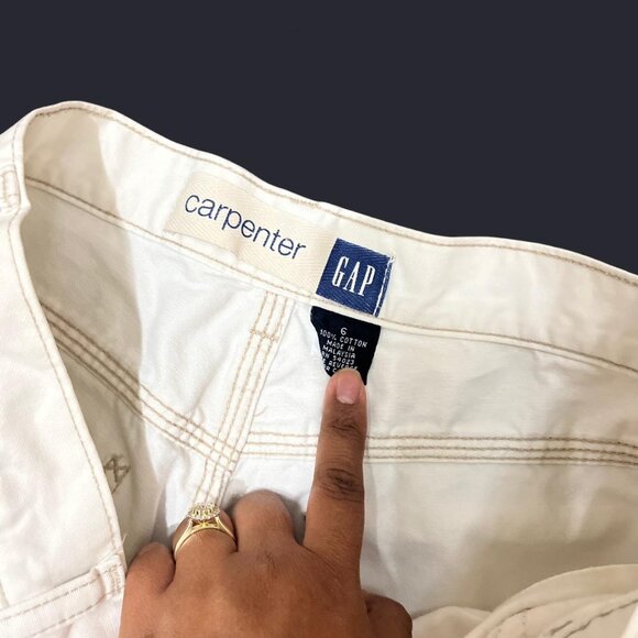 White Gap carpenter shorts size 6 - Picture 2 of 3